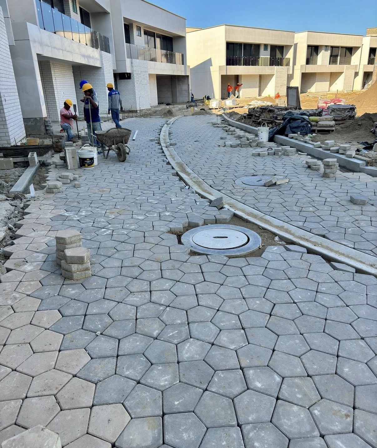 Adoquines hexagonales en conjunto residencial